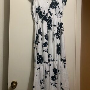 Chic Black and White Floral Maxi Dress